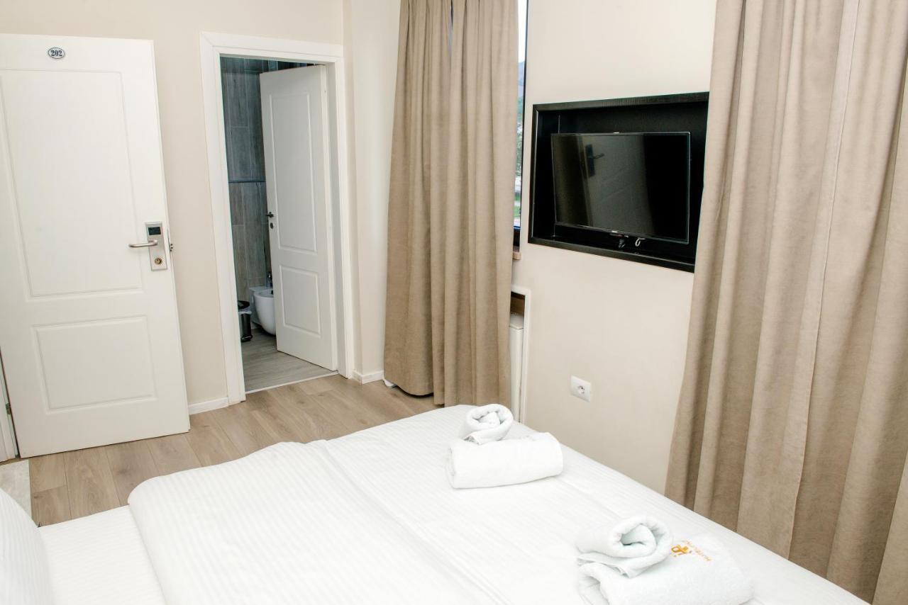Hotel Pazari & Apartments Korce Ngoại thất bức ảnh